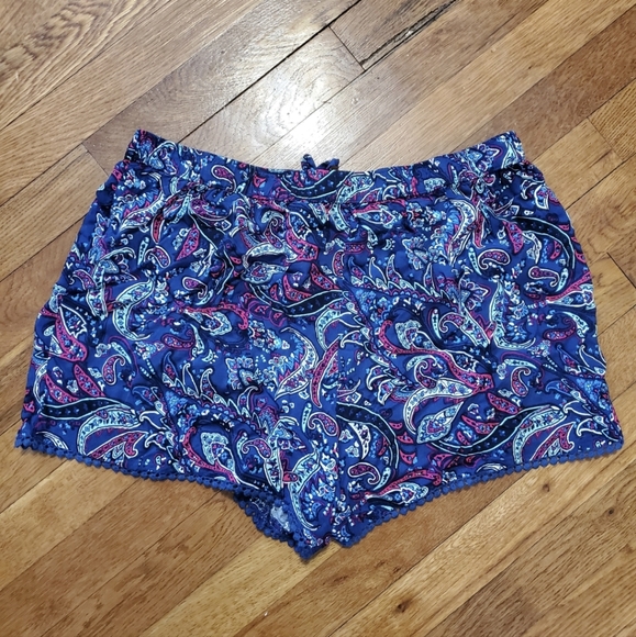 Hollister | Paisley Patterned Pull-on Shorts - Picture 3 of 3
